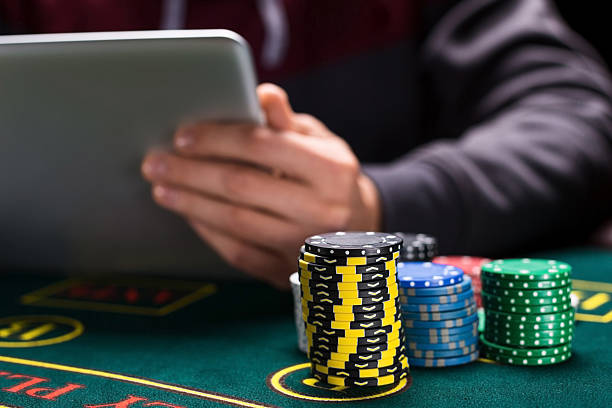 Agen slot online adalah seorang profesional yang membantu pemain menavigasi dunia kasino slot online