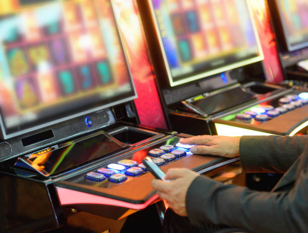 Slot mesin adalah andalan dalam dunia perjudian, memikat para pemain dengan lampu yang berkedip-kedip dan sensasi menang besar